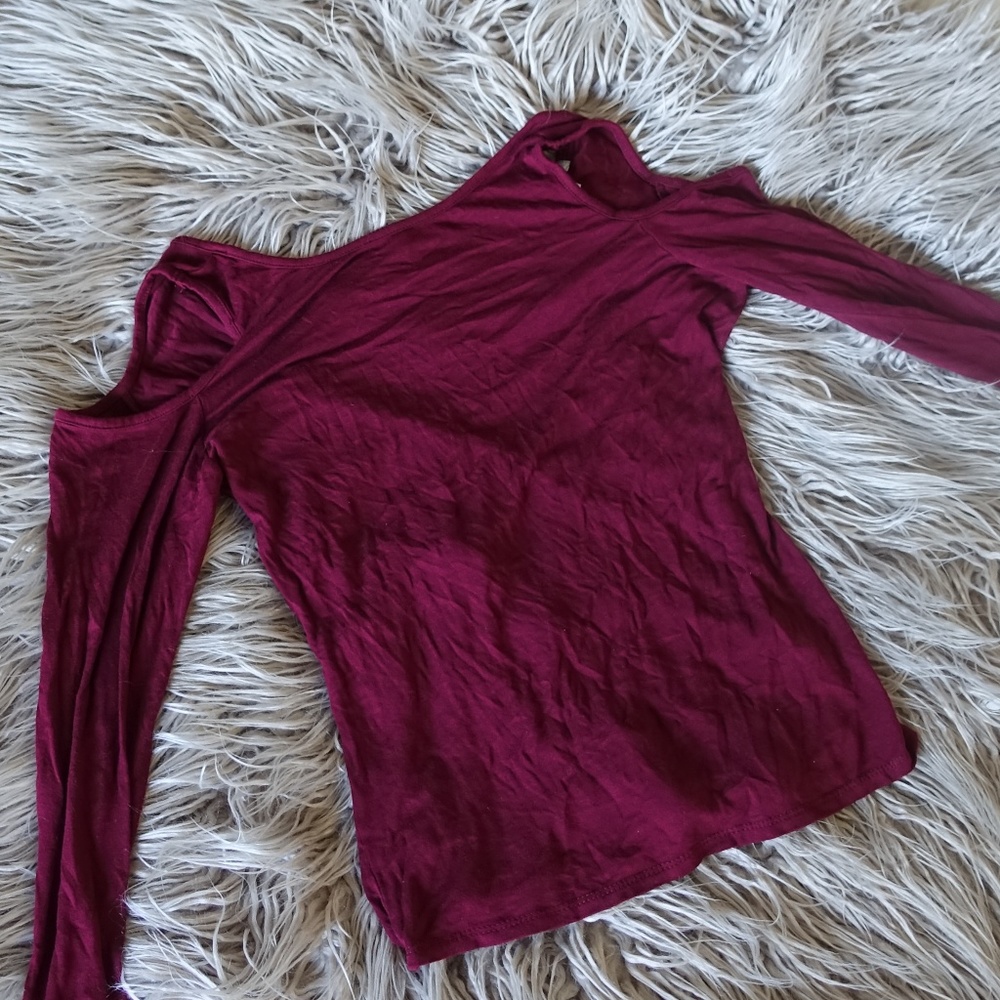 5/$25 Cold Shoulder crossback long sleeve top
